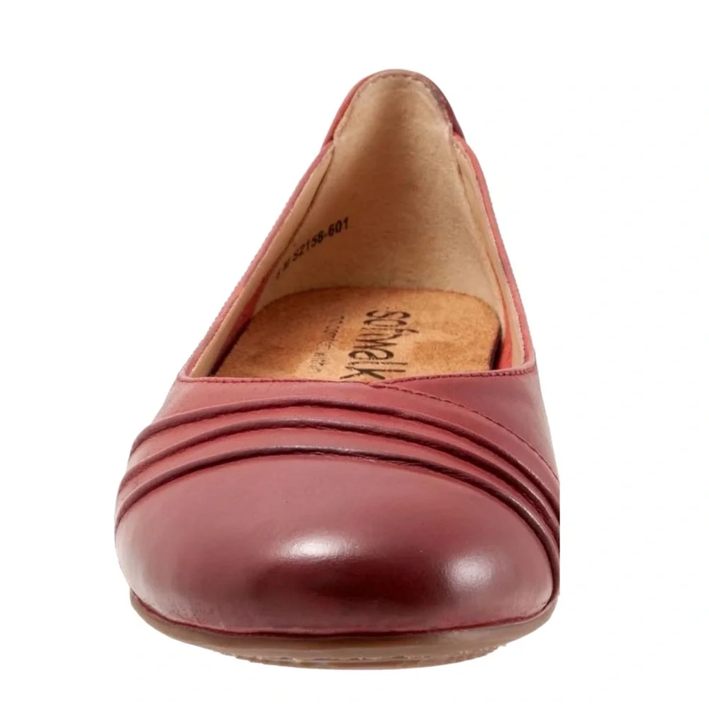 NIB Trotters Softwalk Dark Red 100% Leather Ballet Flats Comfort Shoes Size 7